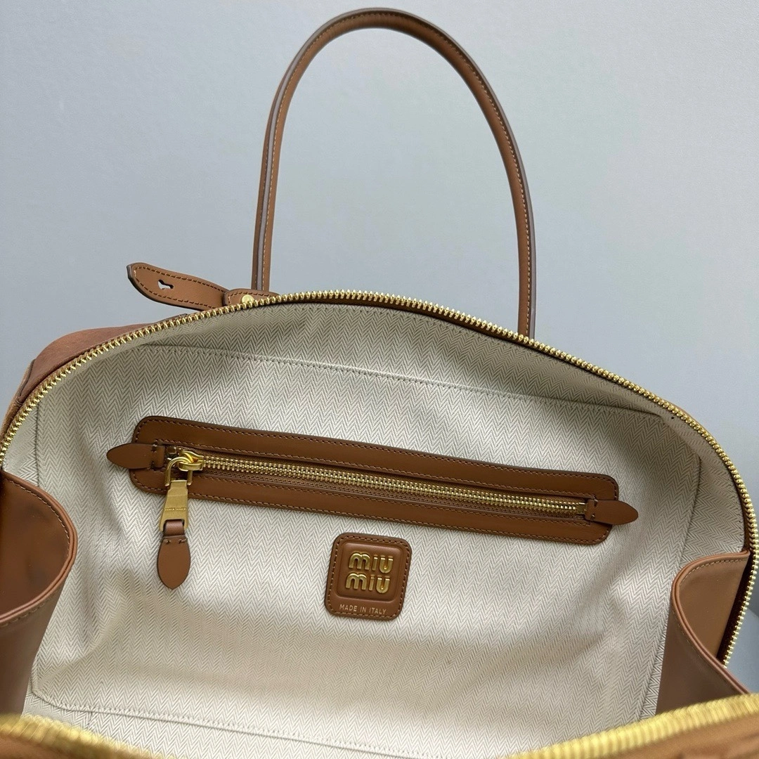 MOMO-- 7iu7iu 5BB117-2CRV-F0046-V-MLN Calfskin item:D-B000G2208