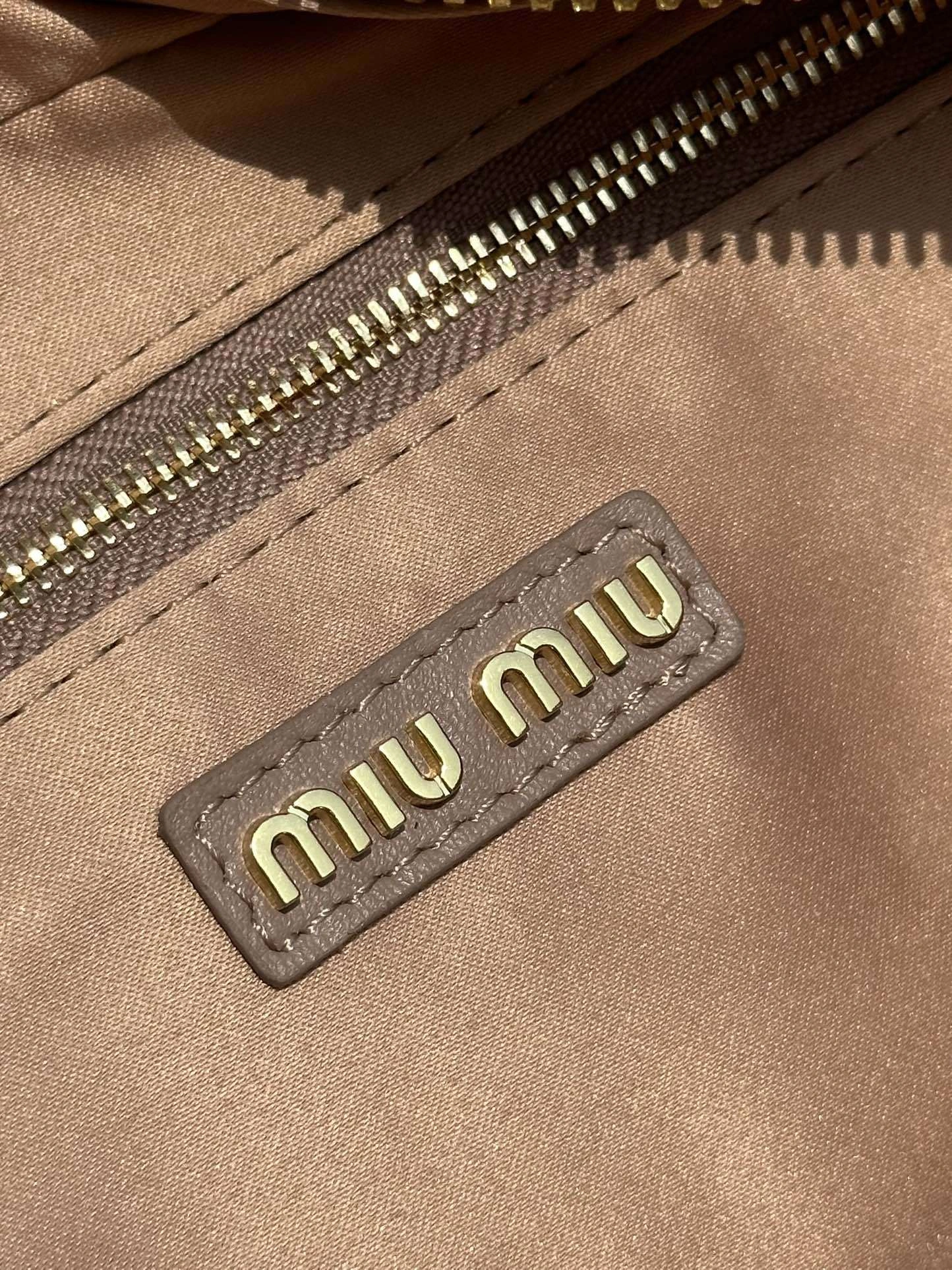 MOMO-- 7iu7iu 5BB142_2F8K_F0770_V_OOO Calfskin item:D-B432F2425