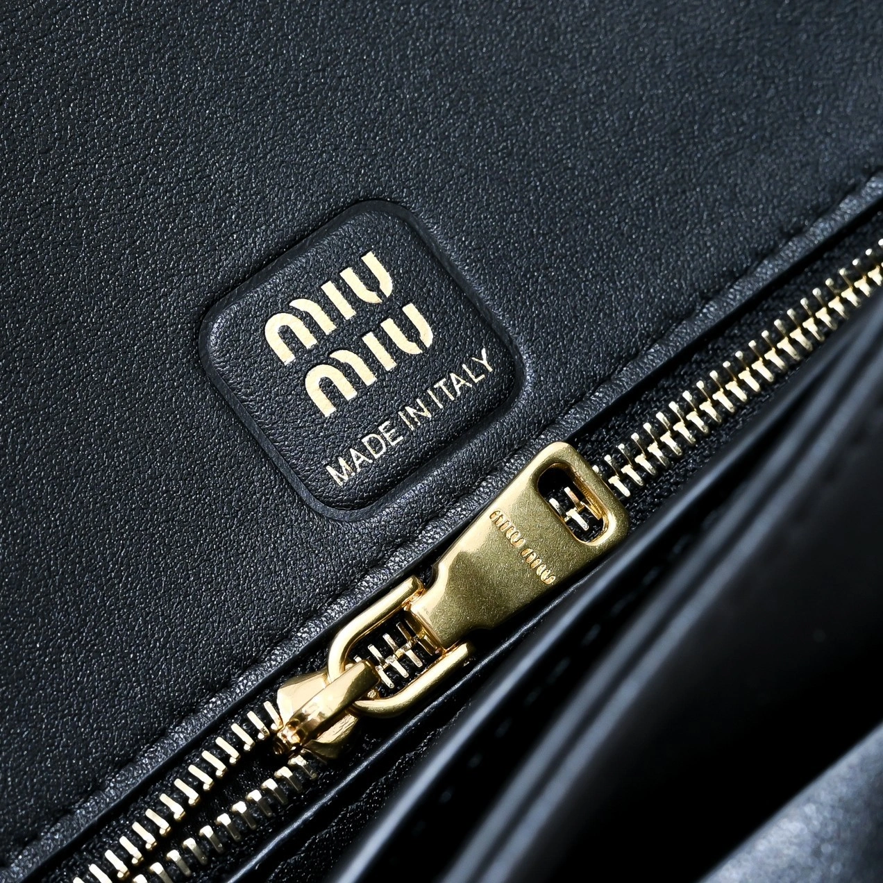 MOMO-- 7iu7iu 5BD270_ACRM_F0002_V_OOO high quality version Penny item:E-B000I2059