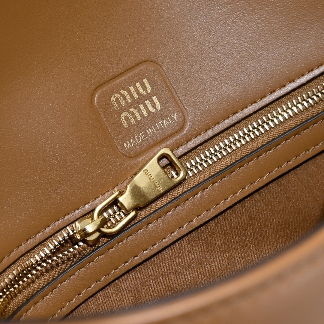 MOMO-- 7iu7iu 5BD270_ACRM_F0046_V_OOO high quality version Penny item:E-B000I2058