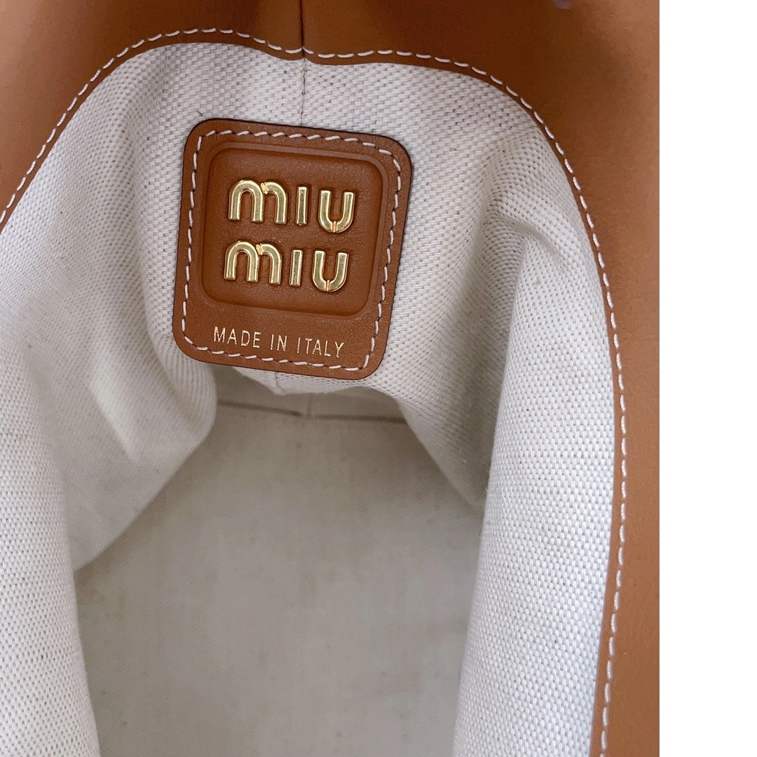 MOMO-- 7iu7iu 5BE090-2CRM-F0046-V-OOO Calfskin item:D-B063G2203