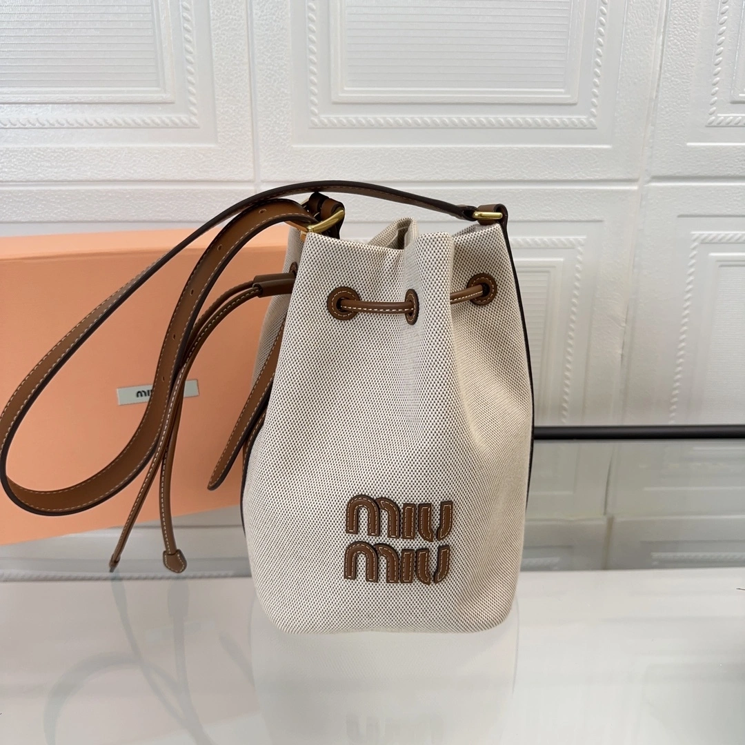 MOMO-- 7iu7iu 5BE090_2CRN_F062F_V_OLO Calfskin item:D-B000G2218