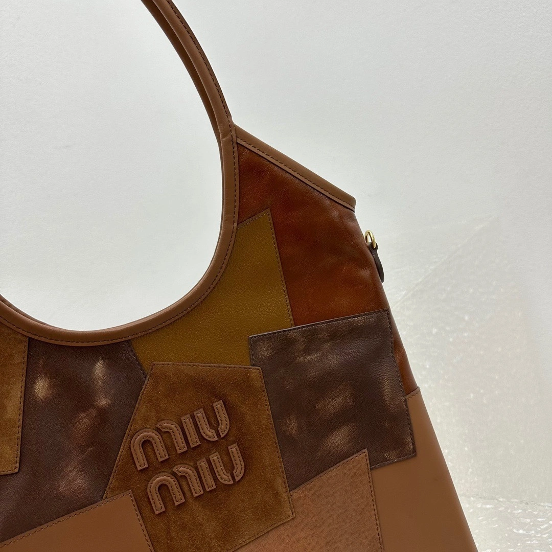 MOMO-- 7iu7iu 5BG231-2CRV-F0046-V-MLN Calfskin item:D-B000G2215