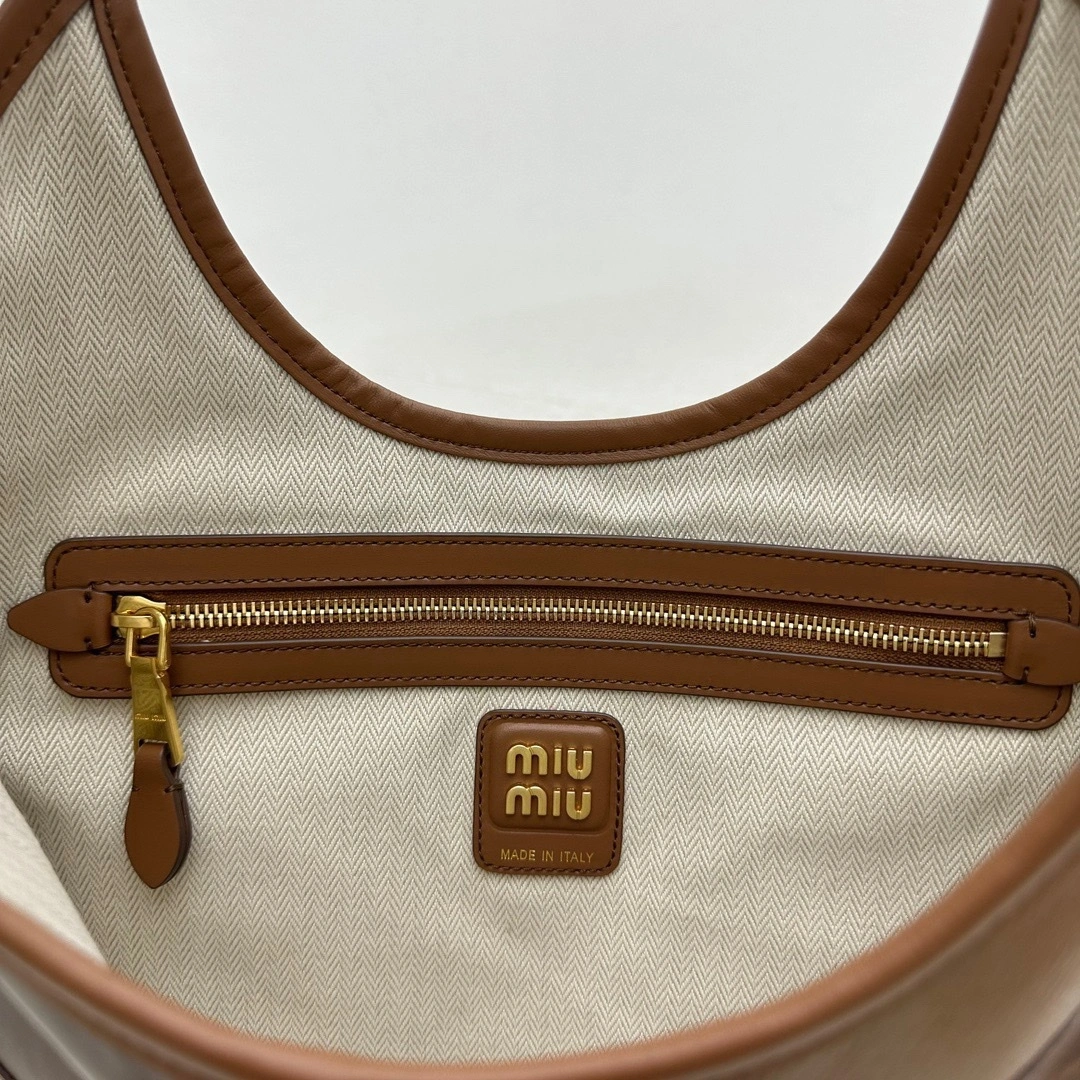 MOMO-- 7iu7iu 5BG231-2CRV-F0046-V-MLN Calfskin item:D-B000G2215