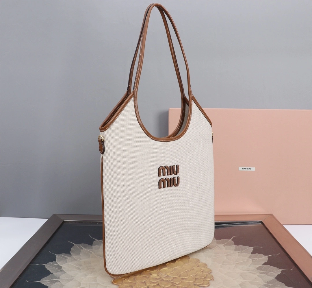 MOMO-- 7iu7iu 5BG231_2CRN_F062F_V_MLF Calfskin item:D-B184G2220