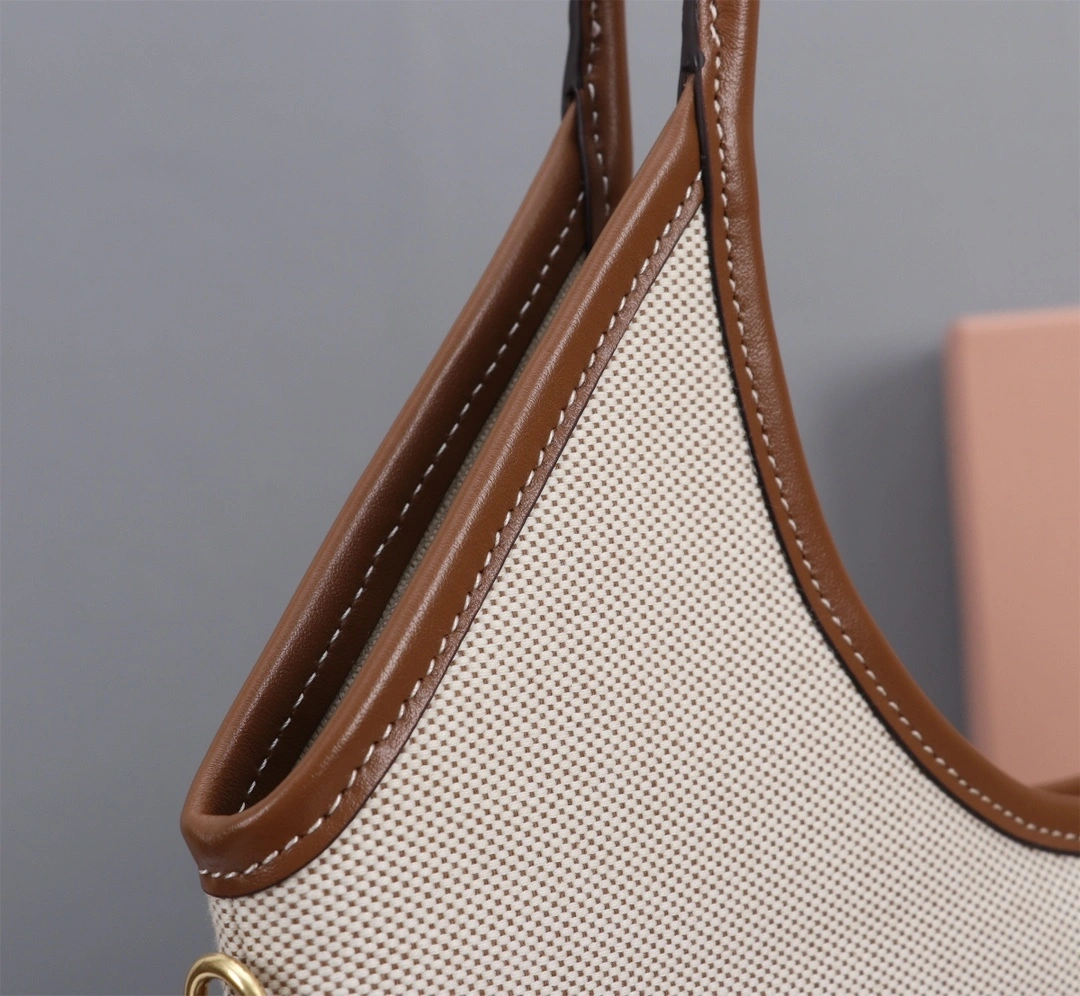MOMO-- 7iu7iu 5BG231_2CRN_F062F_V_MLF Calfskin item:D-B184G2220