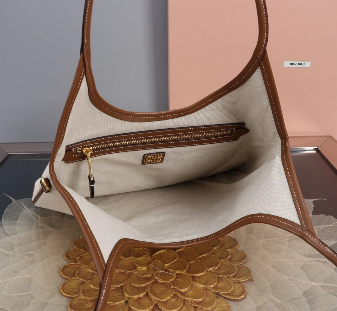 MOMO-- 7iu7iu 5BG231_2CRN_F062F_V_MLF Calfskin item:D-B184G2220
