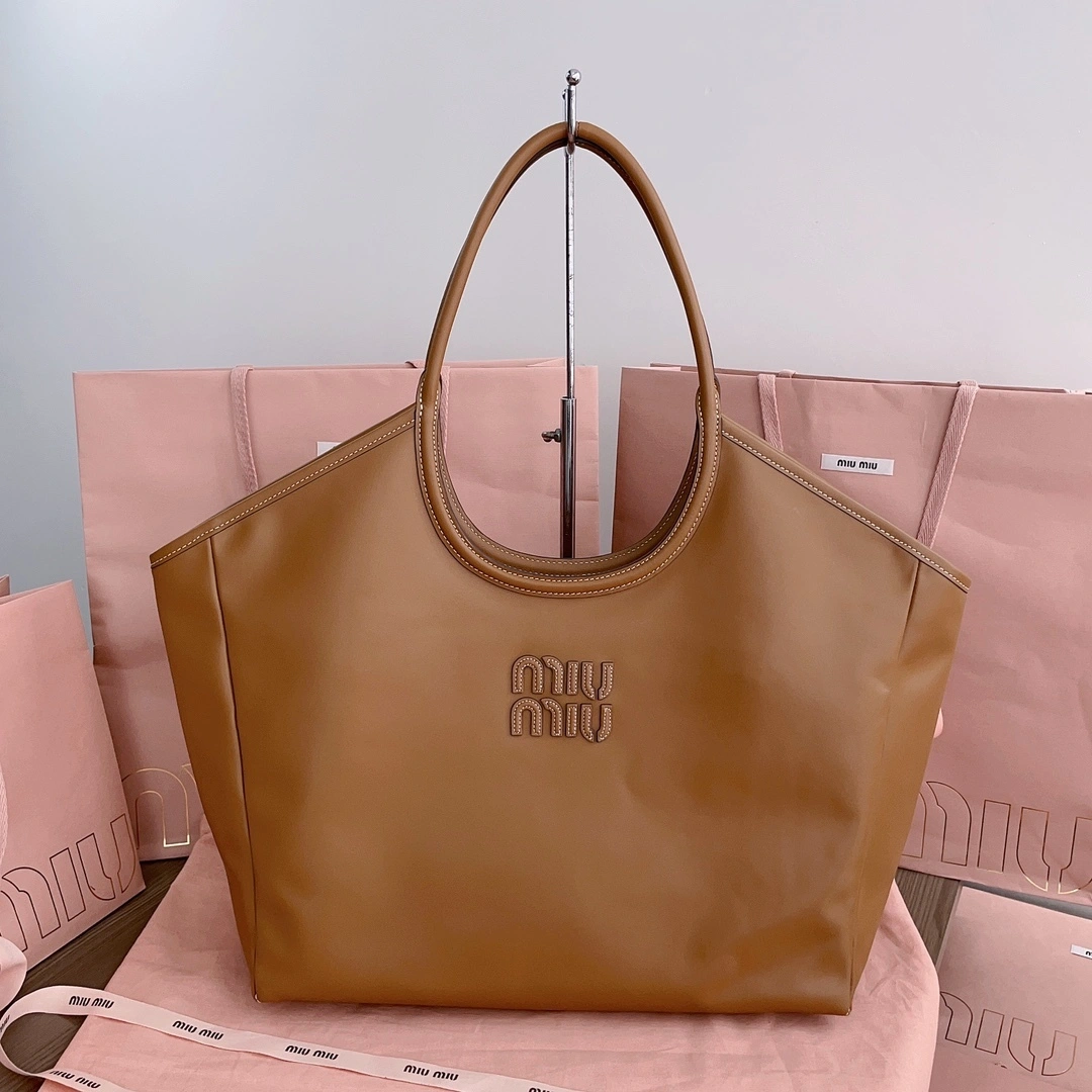 MOMO-- 7iu7iu 5BG276-2DDJ-F098L-V-OOO Calfskin item:D-B000G2212