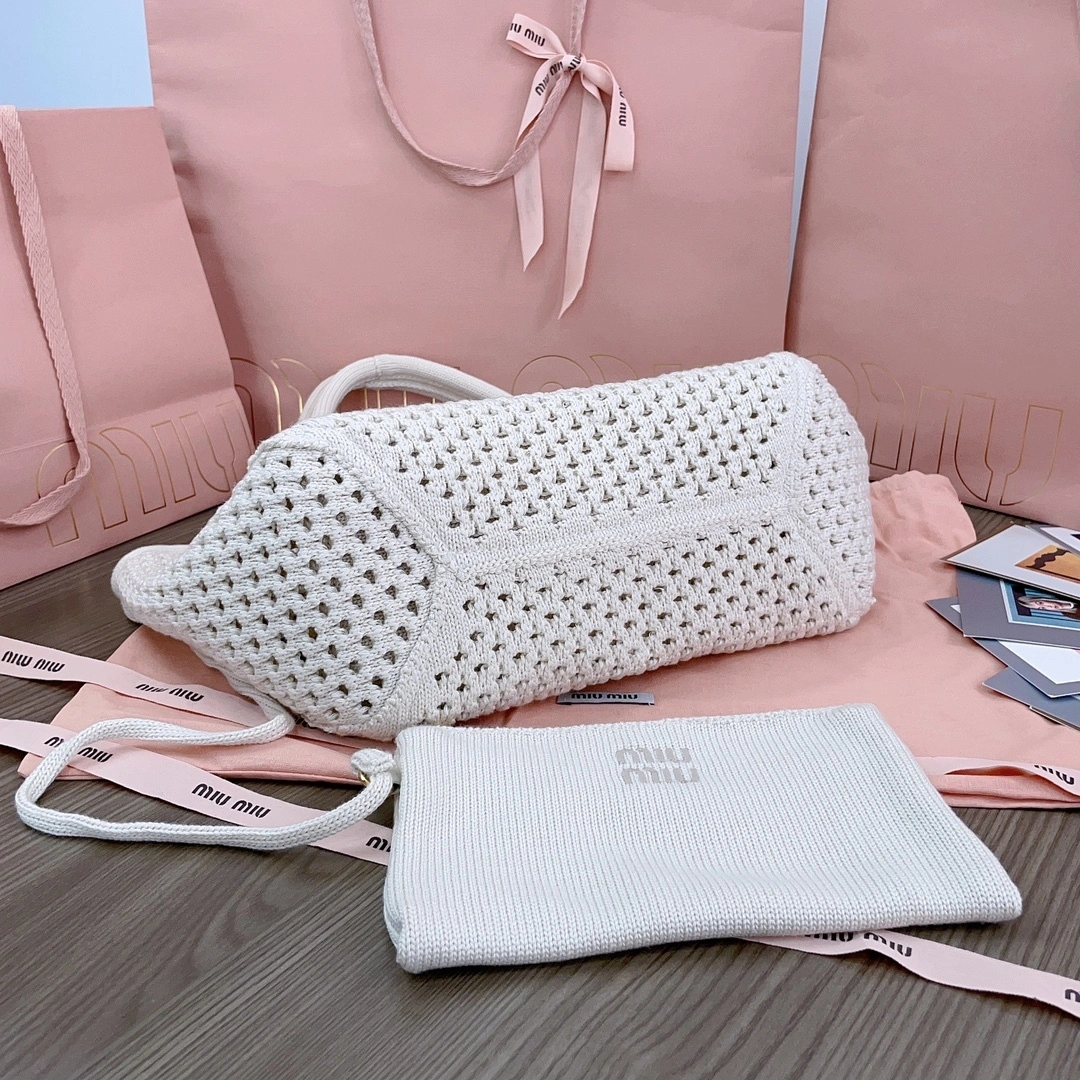 MOMO-- 7iu7iu 5BG281_2F8E_F0N13 item:D-B063G2670