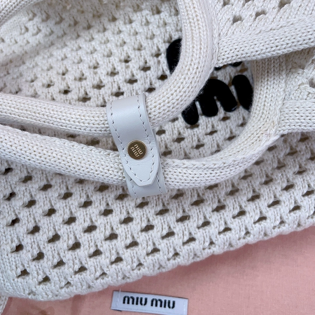 MOMO-- 7iu7iu 5BG281_2F8E_F0N13 item:D-B063G2670