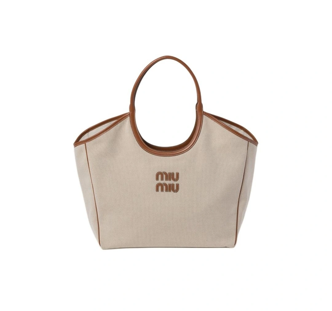 MOMO-- 7iu7iu 5BG286_2CRN_F062F_V_OOO Calfskin item:D-B000G2219