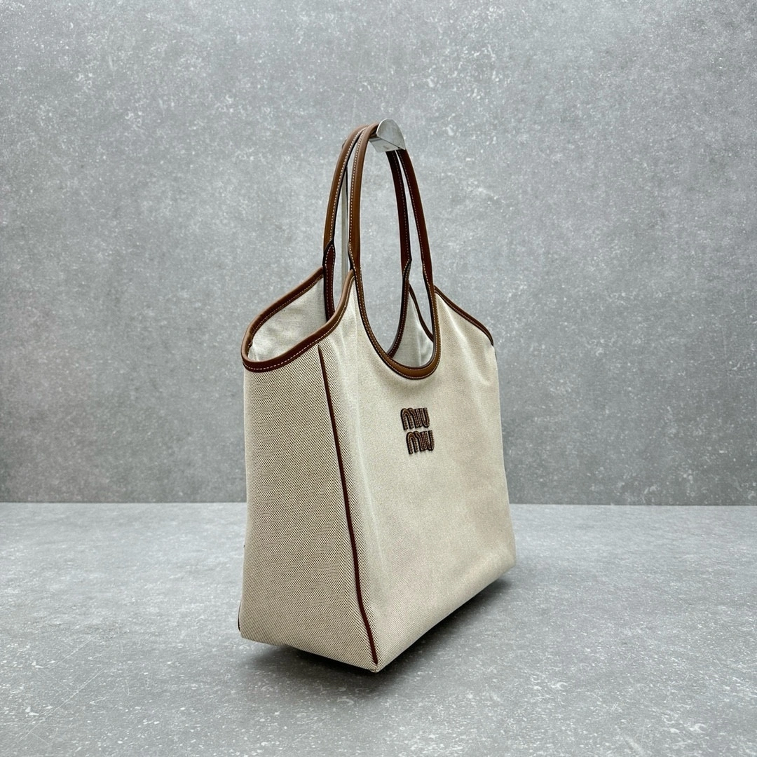 MOMO-- 7iu7iu 5BG286_2CRN_F062F_V_OOO Calfskin item:D-B000G2219