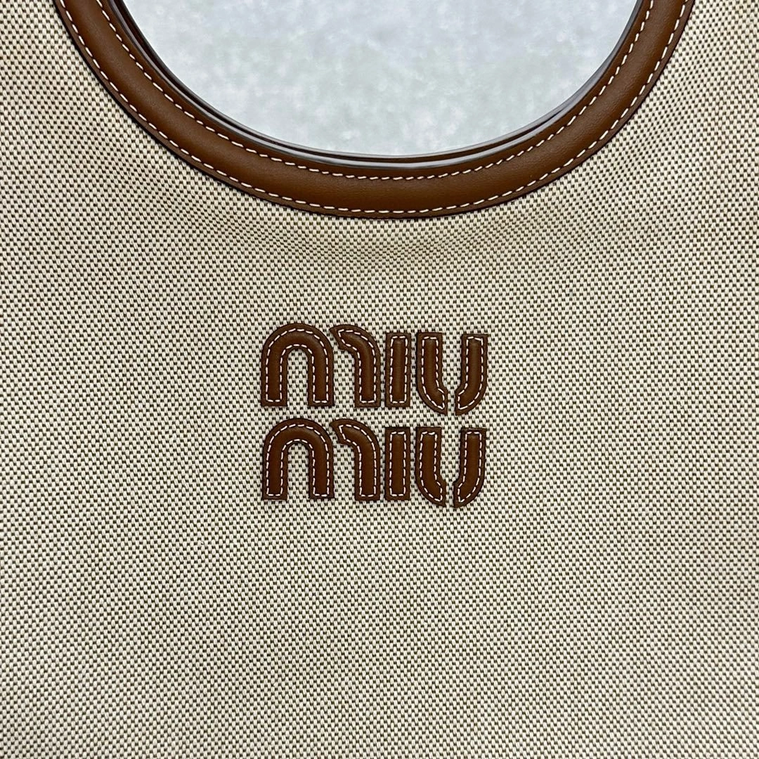 MOMO-- 7iu7iu 5BG286_2CRN_F062F_V_OOO Calfskin item:D-B000G2219