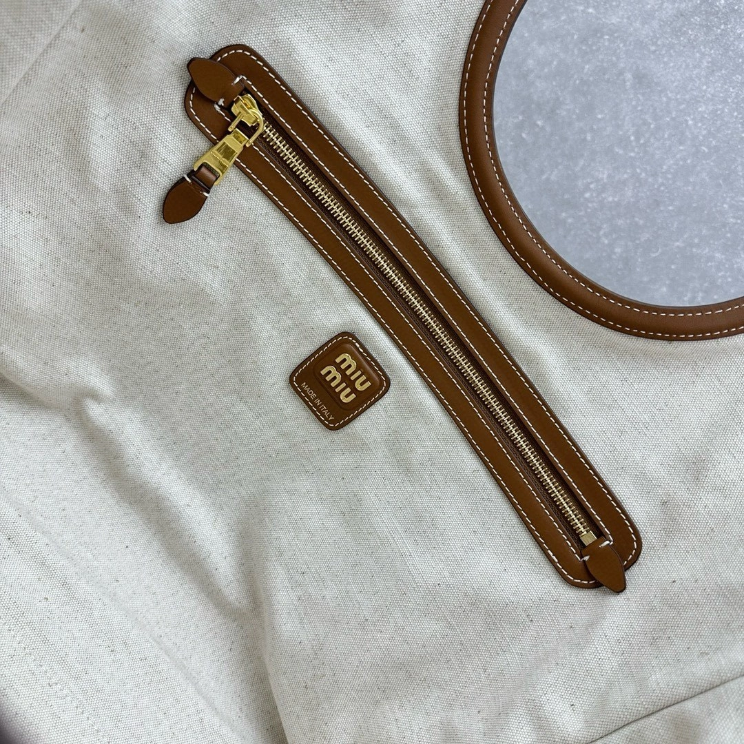MOMO-- 7iu7iu 5BG286_2CRN_F062F_V_OOO Calfskin item:D-B000G2219