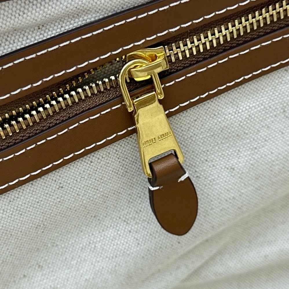 MOMO-- 7iu7iu 5BG286_2CRN_F062F_V_OOO Calfskin item:D-B000G2219