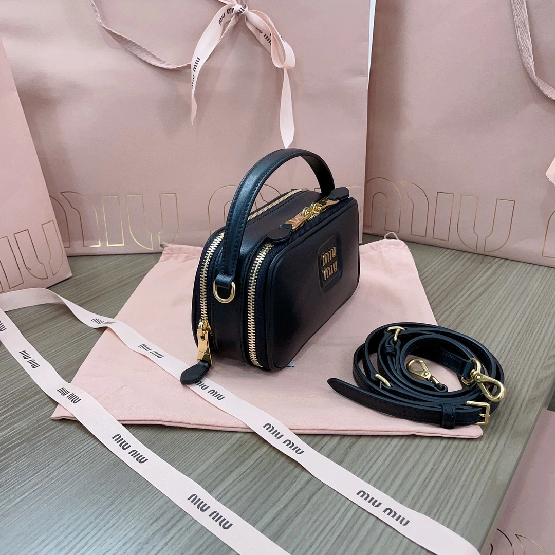 MOMO-- 7iu7iu 5BH229-2E6Y-F0002-V-OOO Calfskin item:D-B063G2224