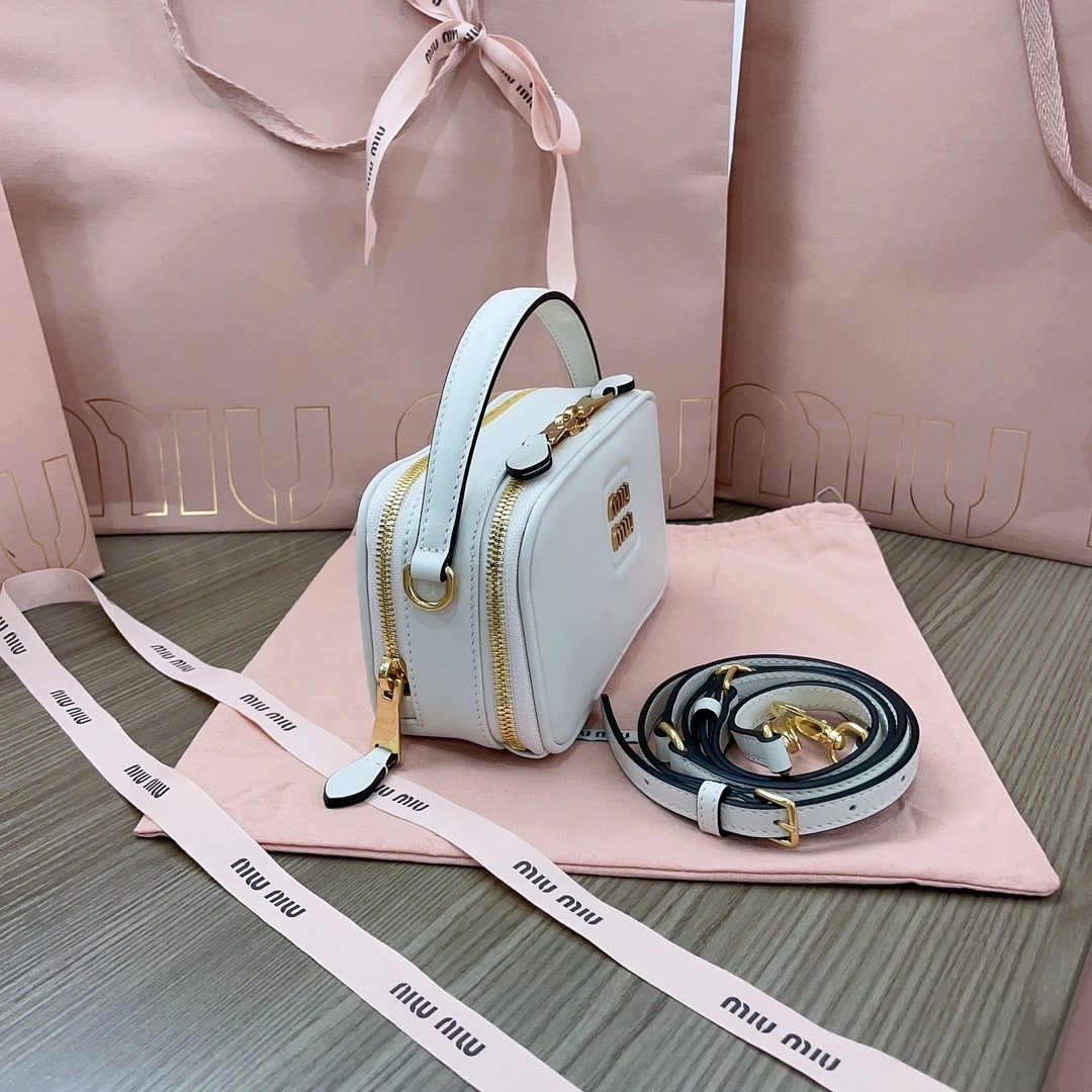 MOMO-- 7iu7iu 5BH229-2E6Y-F0K74-V-OOO Calfskin item:D-B063G2225