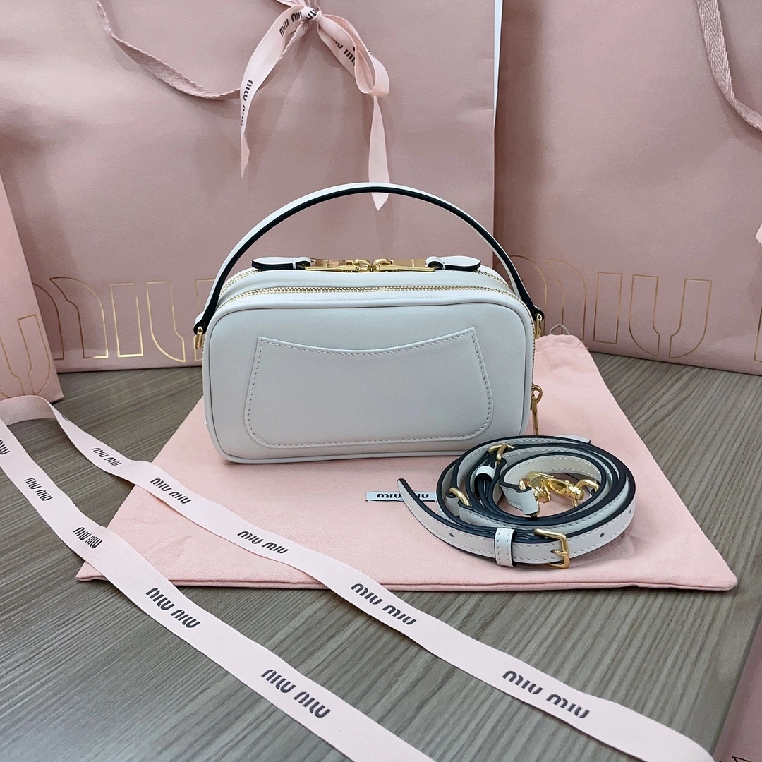 MOMO-- 7iu7iu 5BH229-2E6Y-F0K74-V-OOO Calfskin item:D-B063G2225