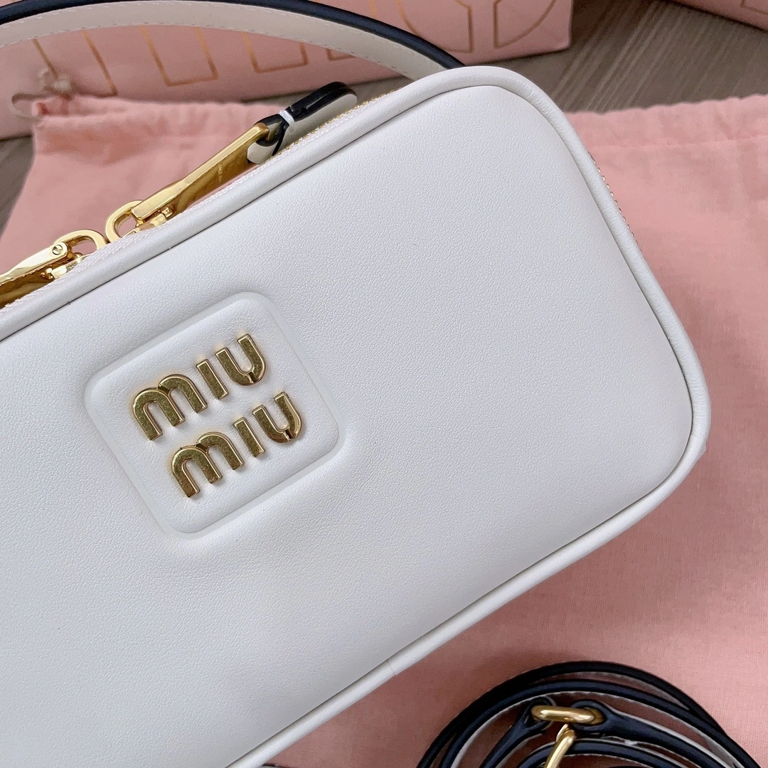 MOMO-- 7iu7iu 5BH229-2E6Y-F0K74-V-OOO Calfskin item:D-B063G2225