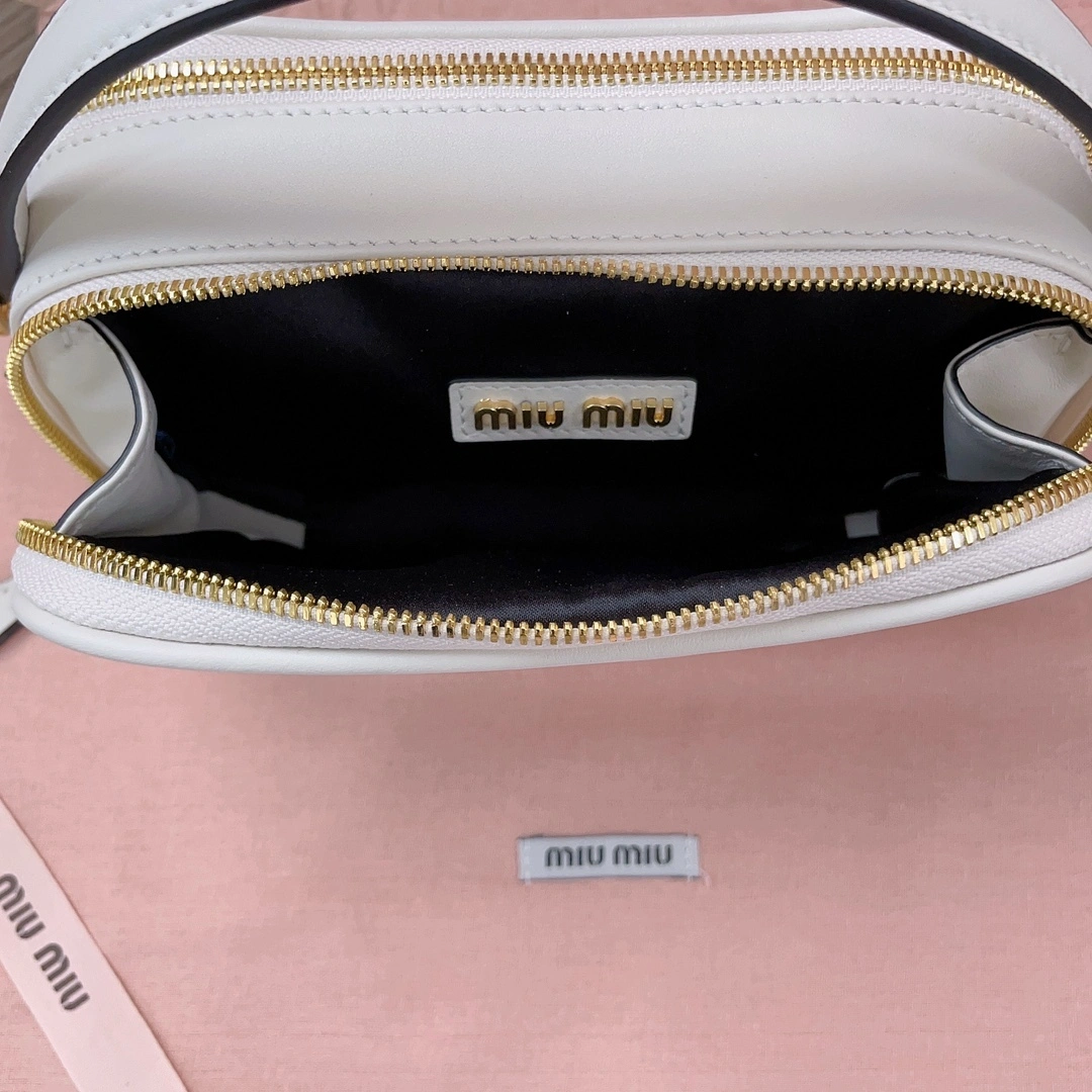 MOMO-- 7iu7iu 5BH229-2E6Y-F0K74-V-OOO Calfskin item:D-B063G2225