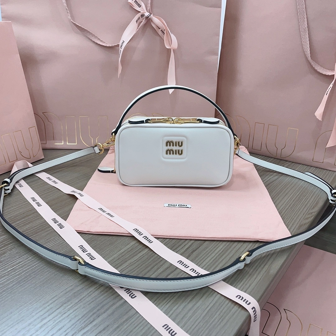 MOMO-- 7iu7iu 5BH229-2E6Y-F0K74-V-OOO Calfskin item:D-B063G2225