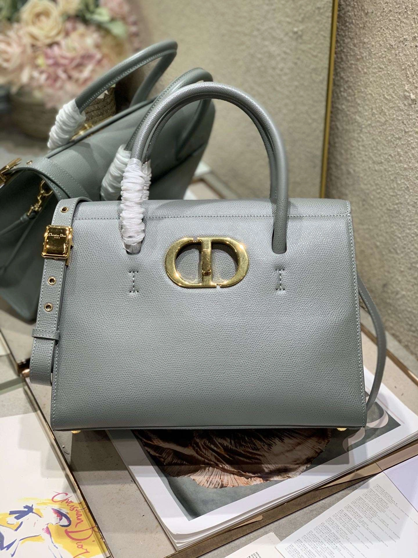 *MOMO---80019 cowhide item : A-B00H0535L