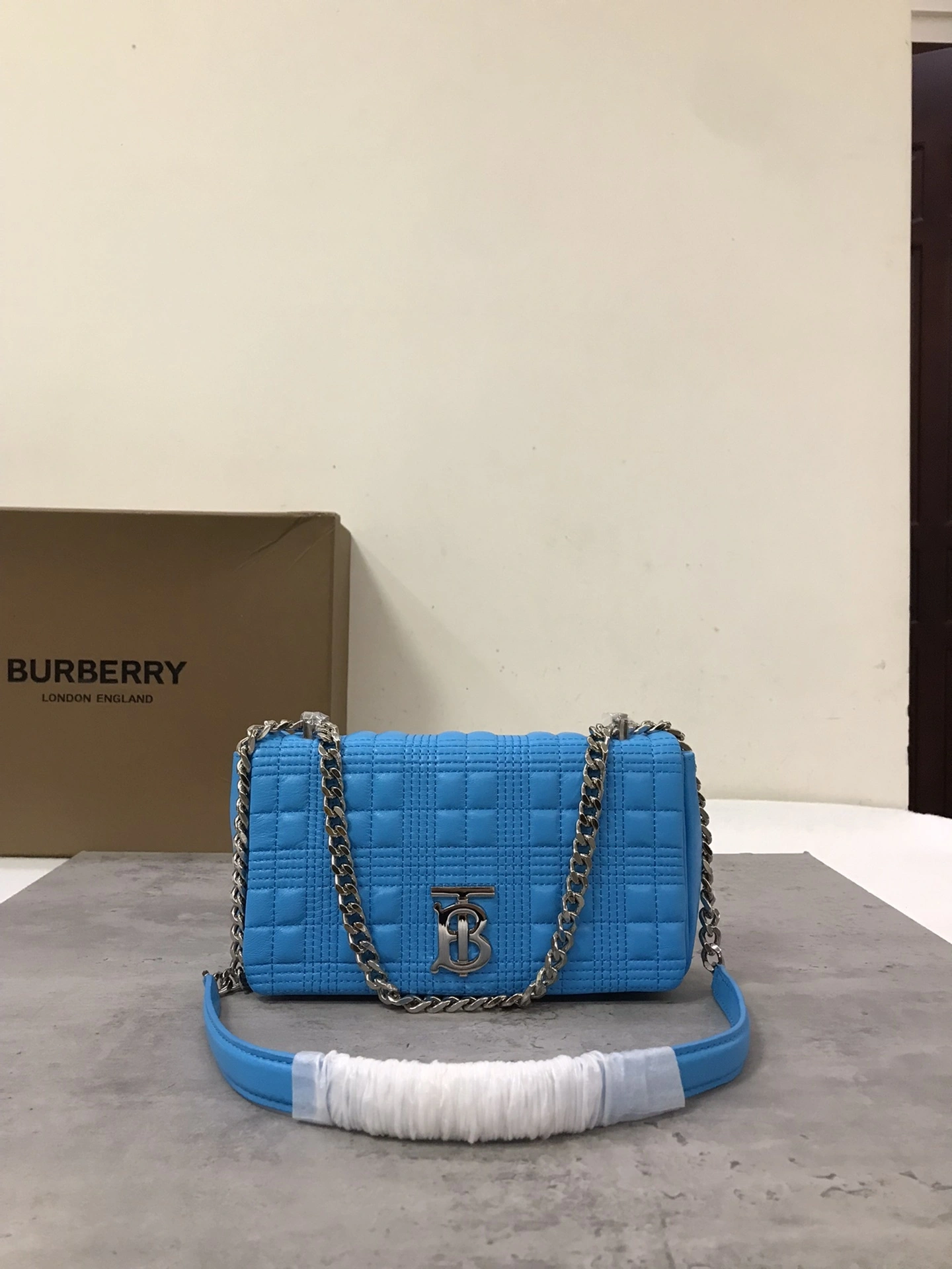 MOMO-- 80523281 item:D-B278A2287R