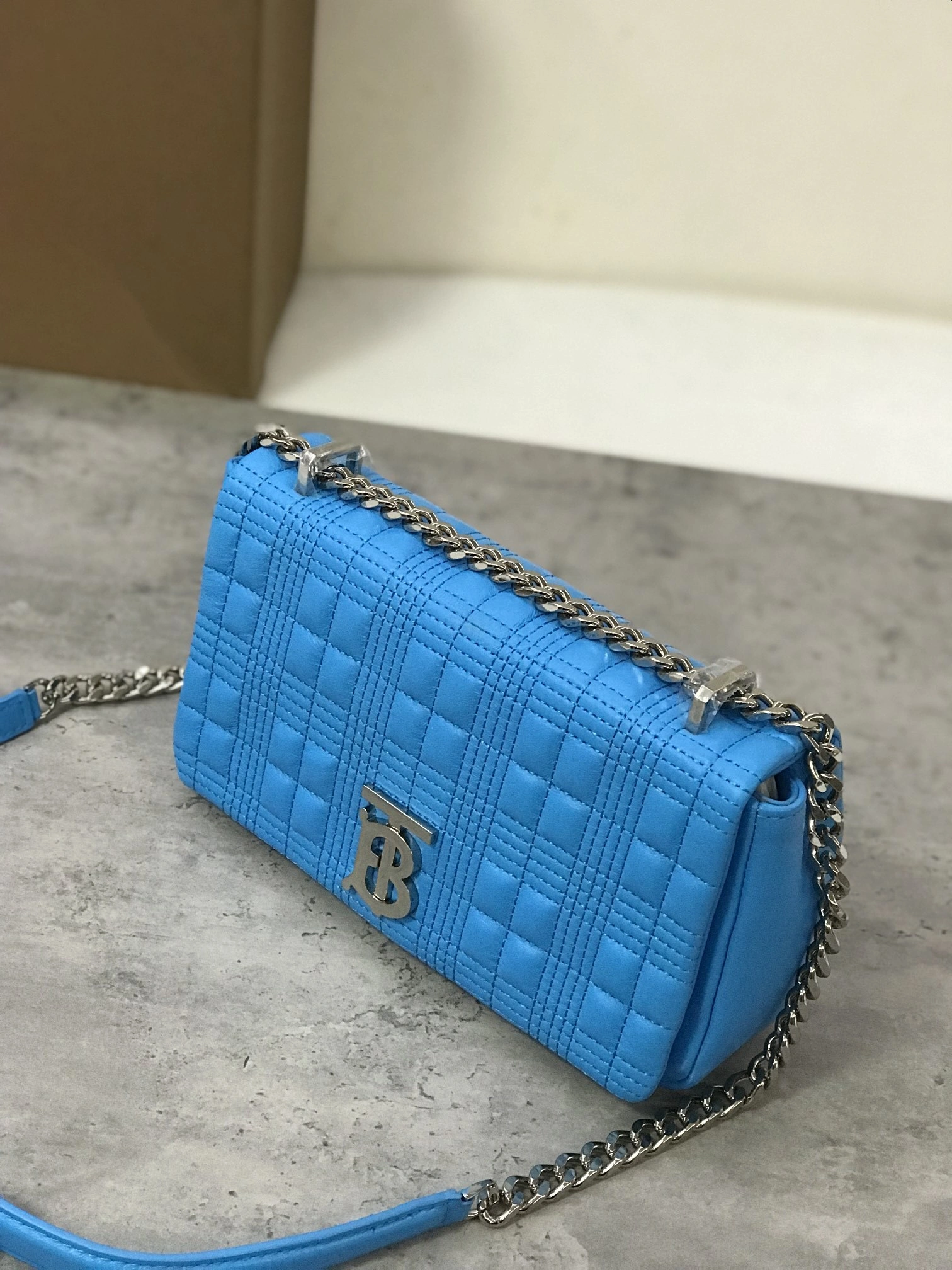 MOMO-- 80523281 item:D-B278A2287R