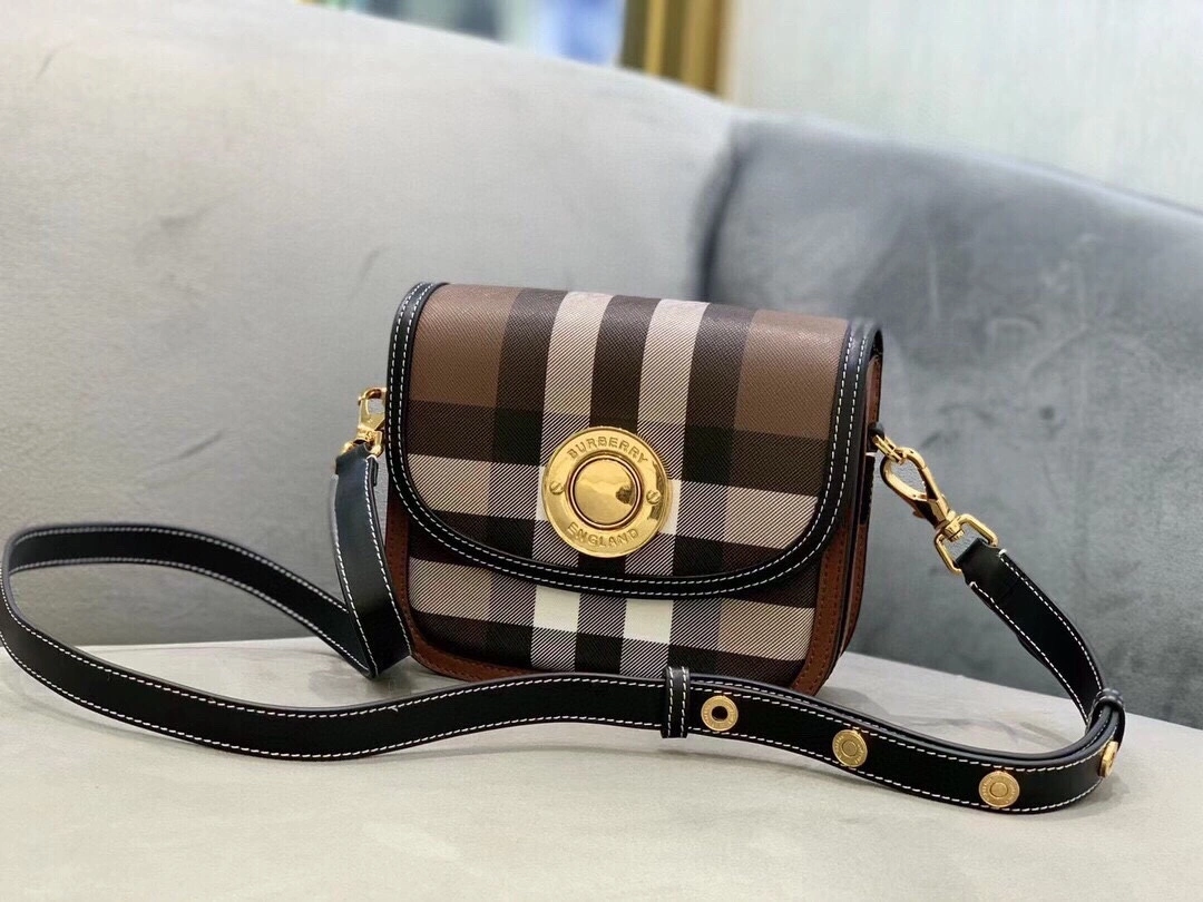 MOMO-- 80557811 item:D-B000A2434R