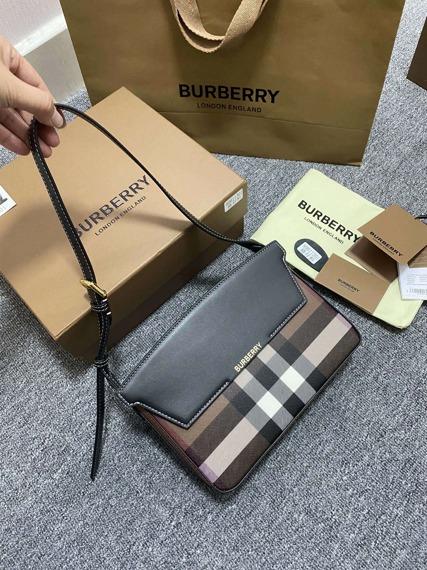 MOMO-- 80611301 Calfskin item:D-B000B2905