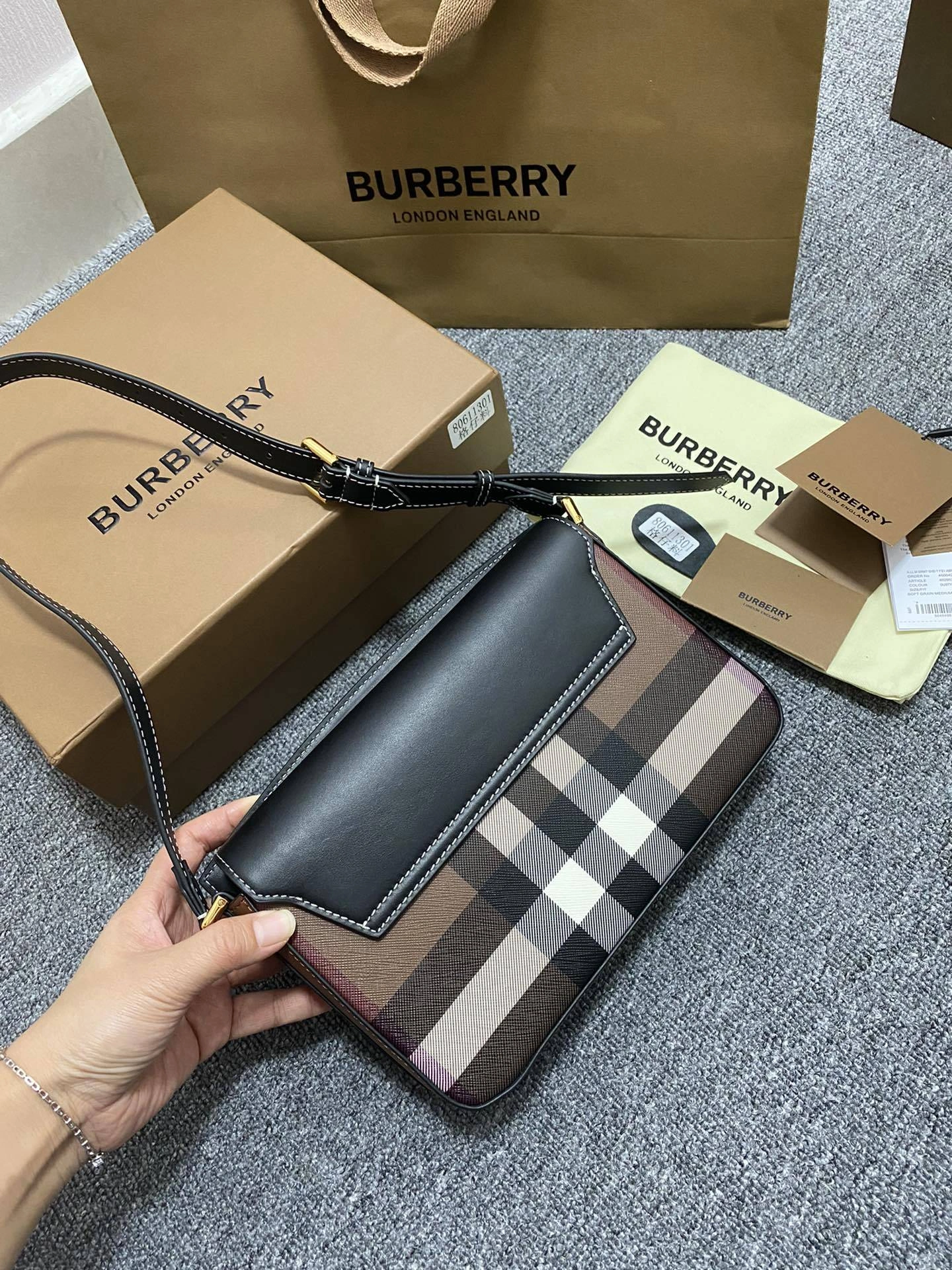 MOMO-- 80611301 Calfskin item:D-B000B2905