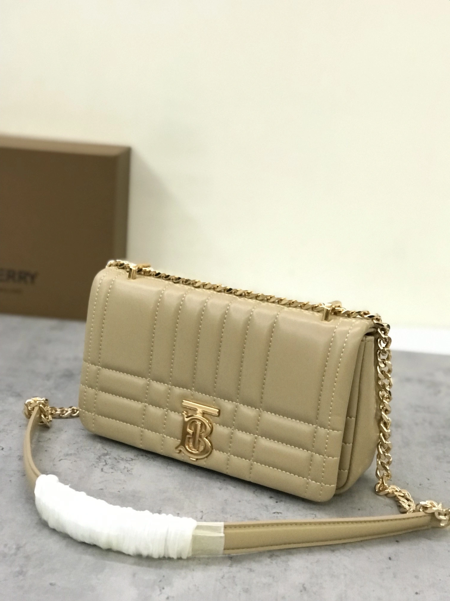MOMO-- 80630081 item:D-B278A2302R