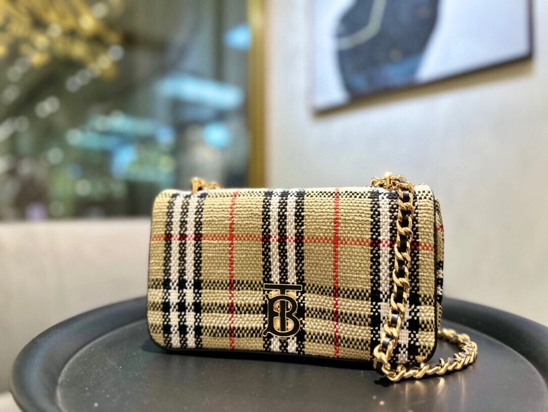 MOMO-- 80630801 item:D-B000A2442R