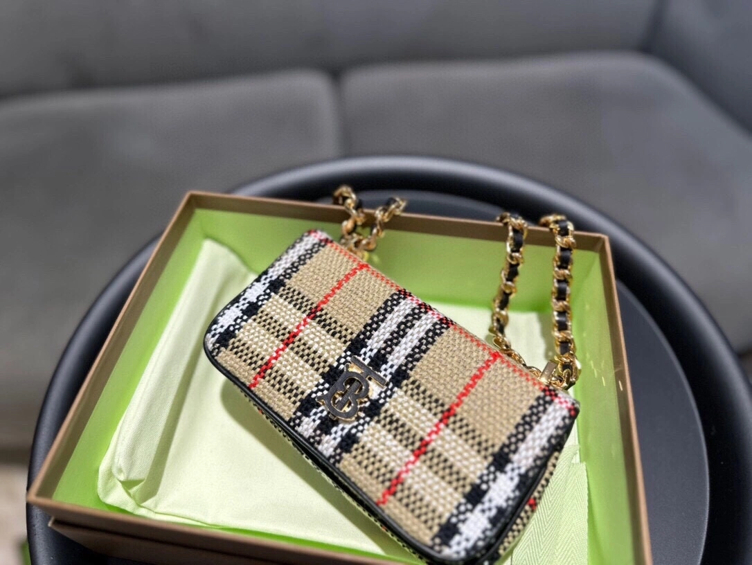 MOMO-- 80630831 item:D-B000A2443R