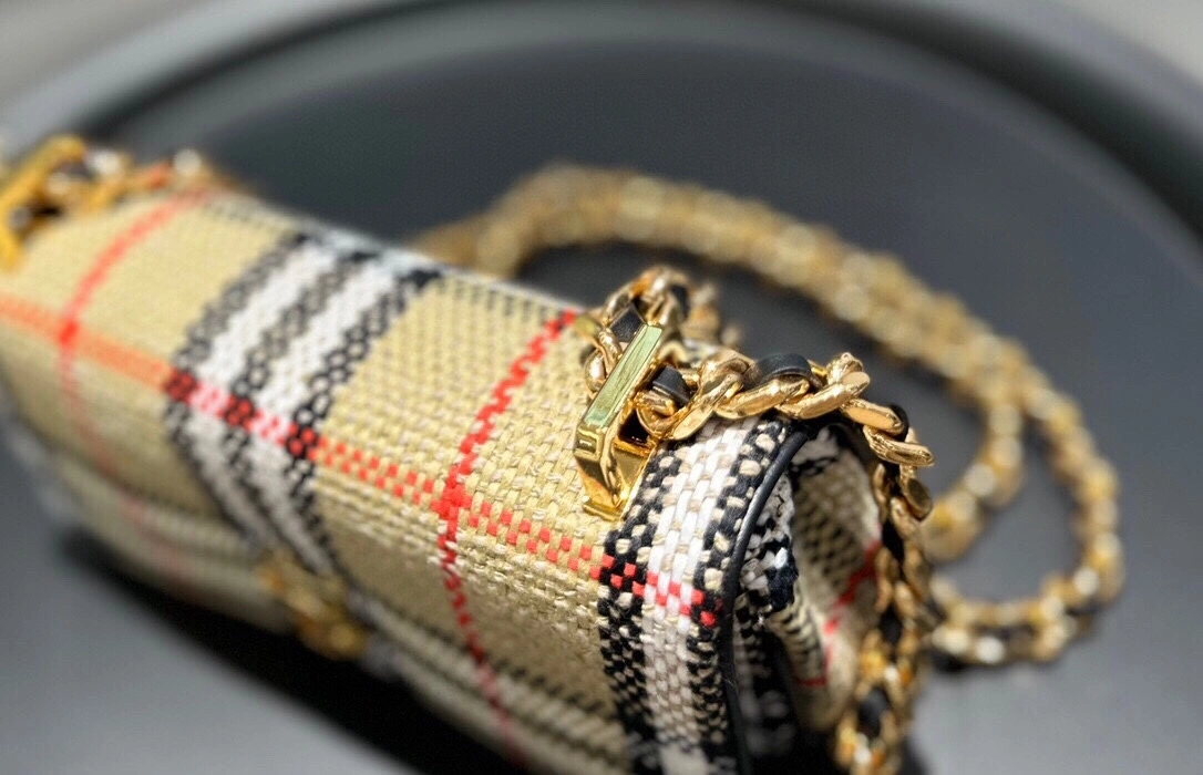 MOMO-- 80630831 item:D-B000A2443R