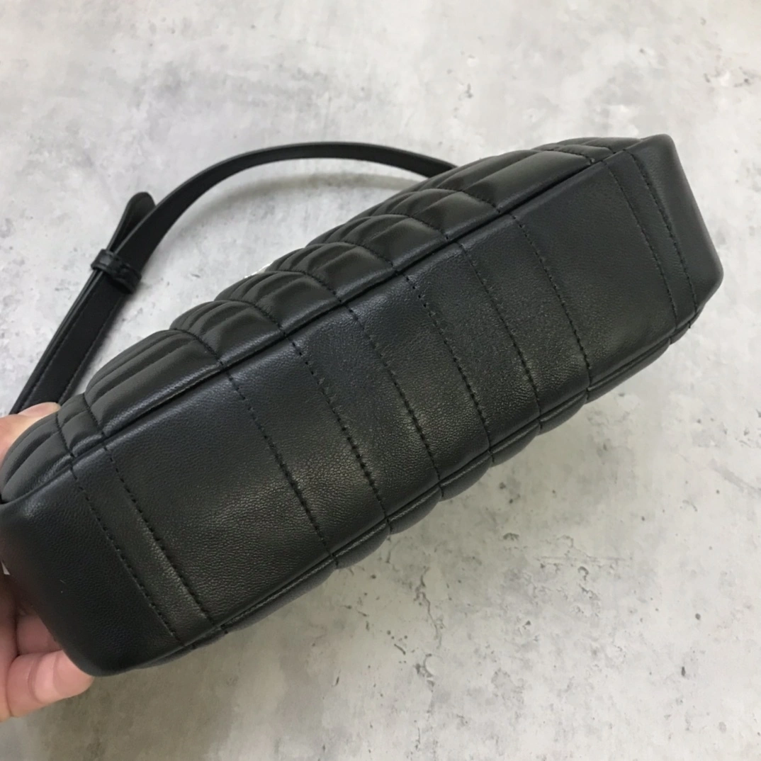 MOMO-- 80648551 item:D-B278A2301R