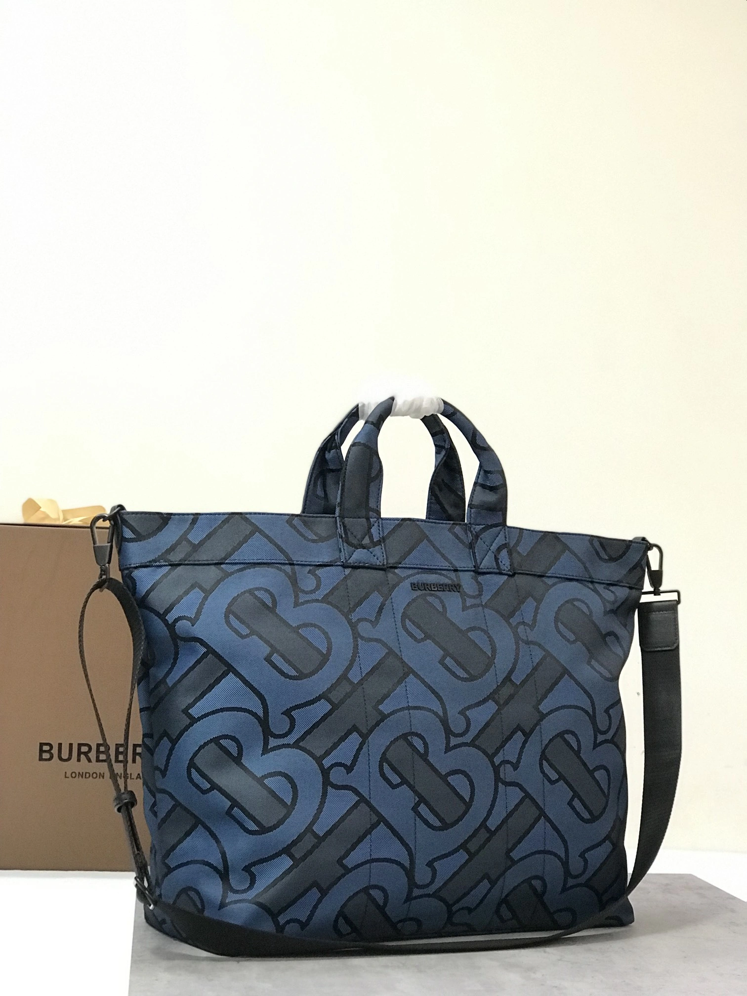 MOMO-- 80661051 item:D-B278A2298R
