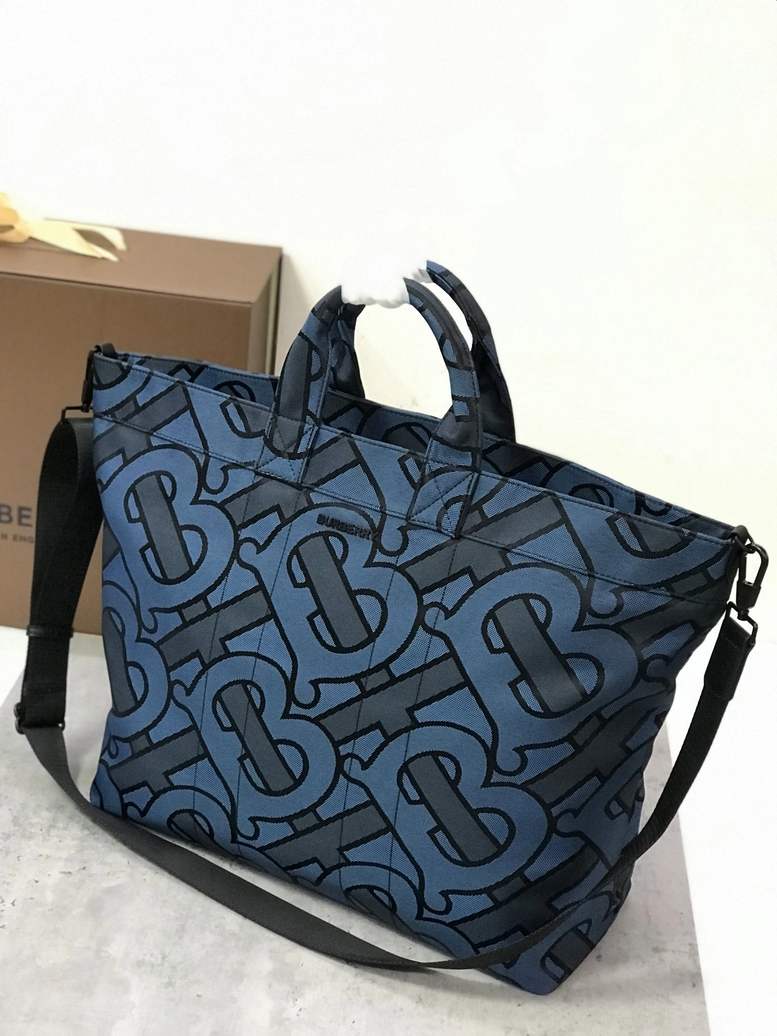 MOMO-- 80661051 item:D-B278A2298R