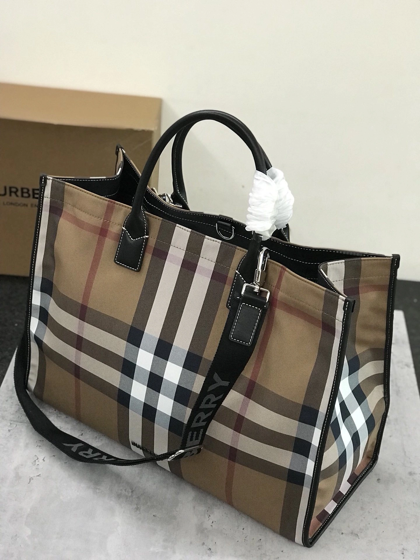 MOMO-- 80662411 item:D-B278A2224R