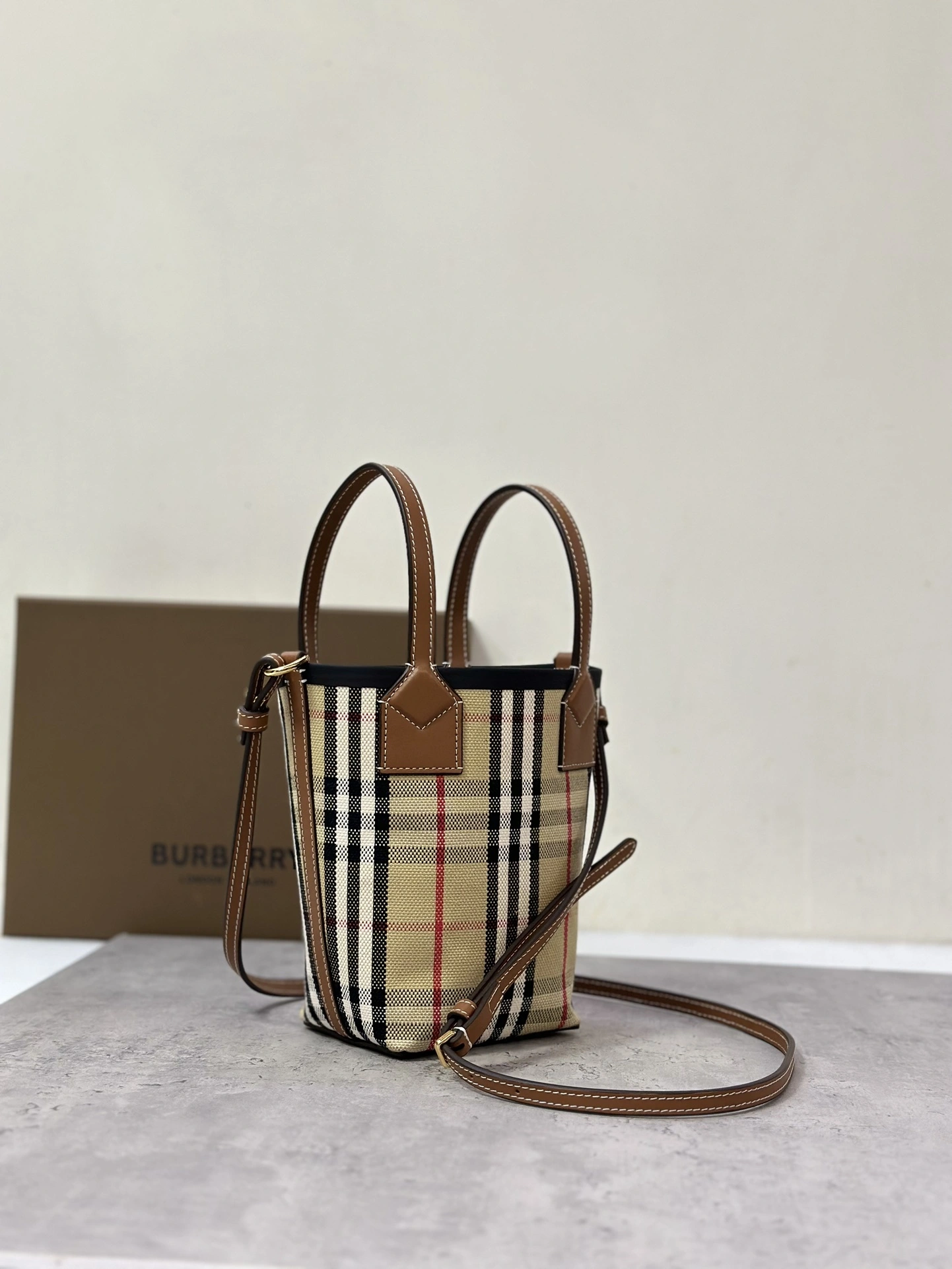 MOMO-- 80704611 item:D-B278A2269R