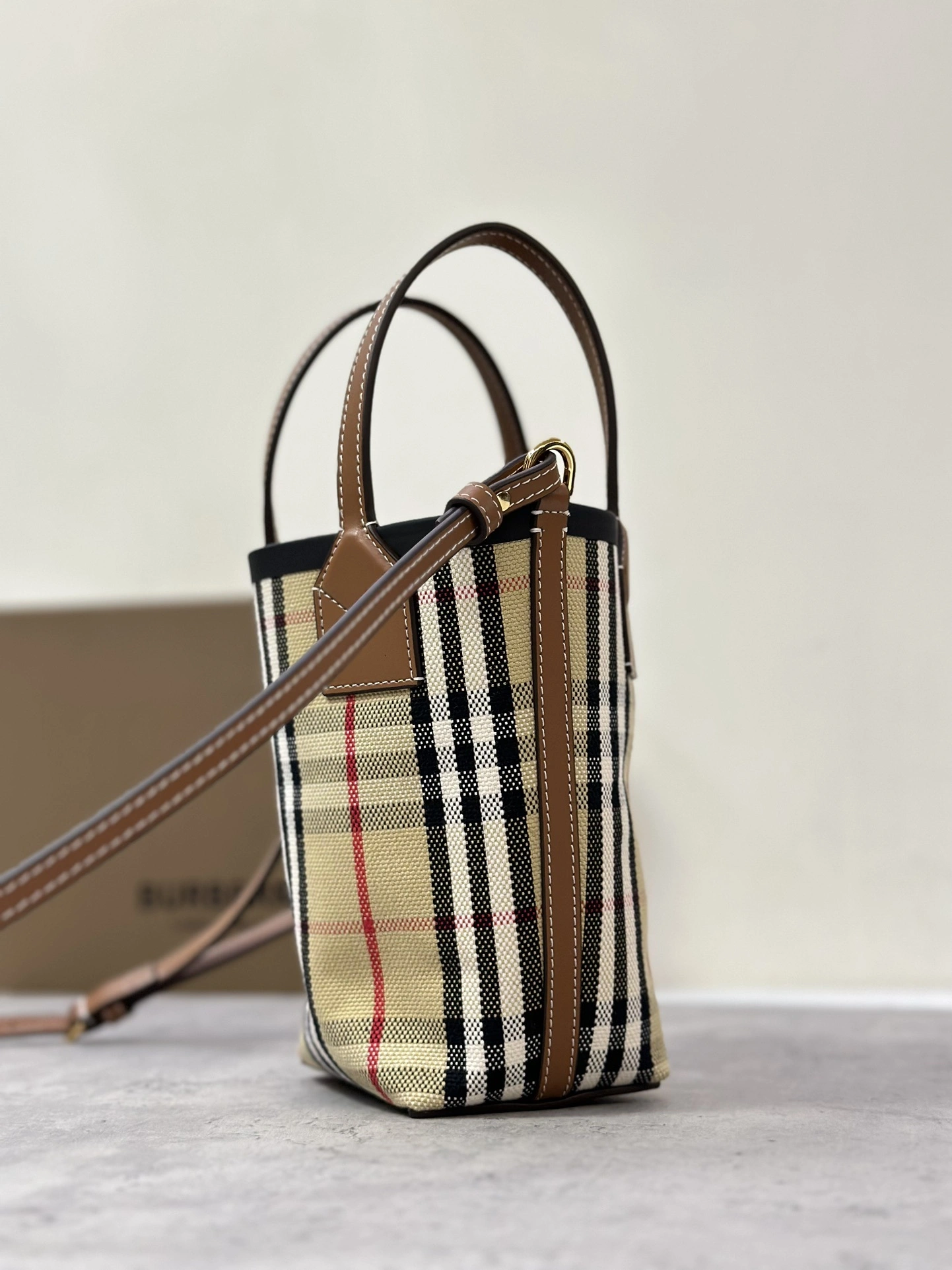 MOMO-- 80704611 item:D-B278A2269R