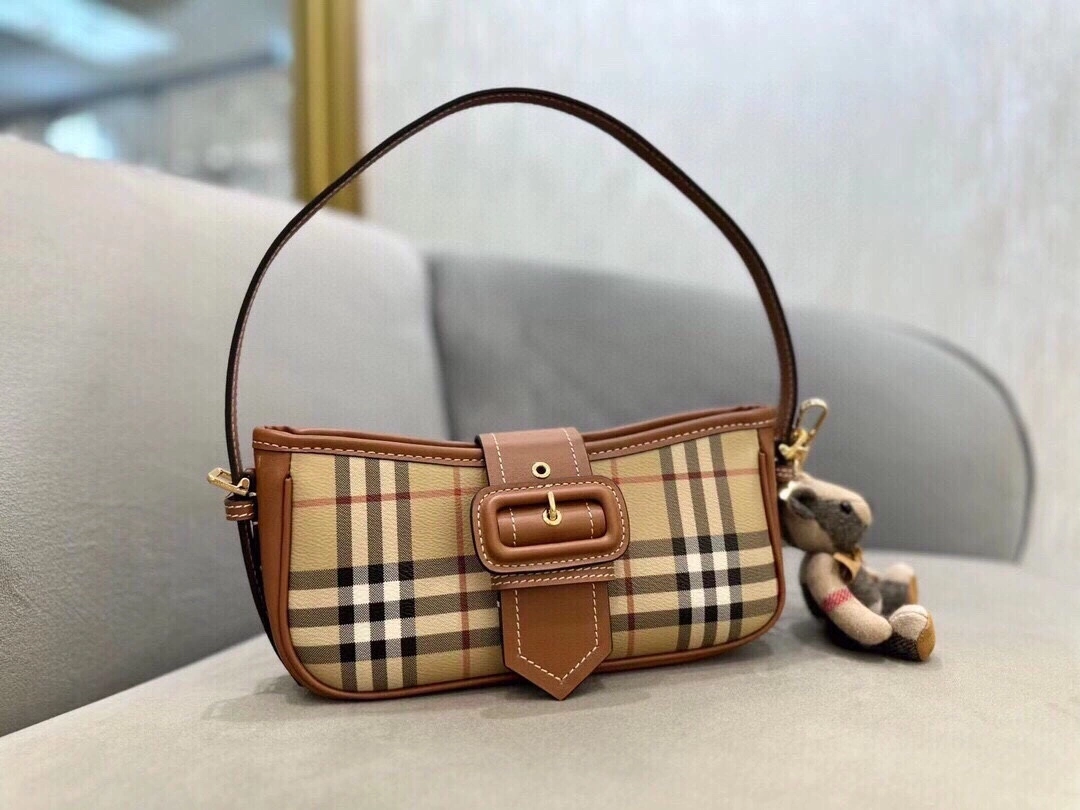MOMO-- 80705631 item:D-B000A2427R