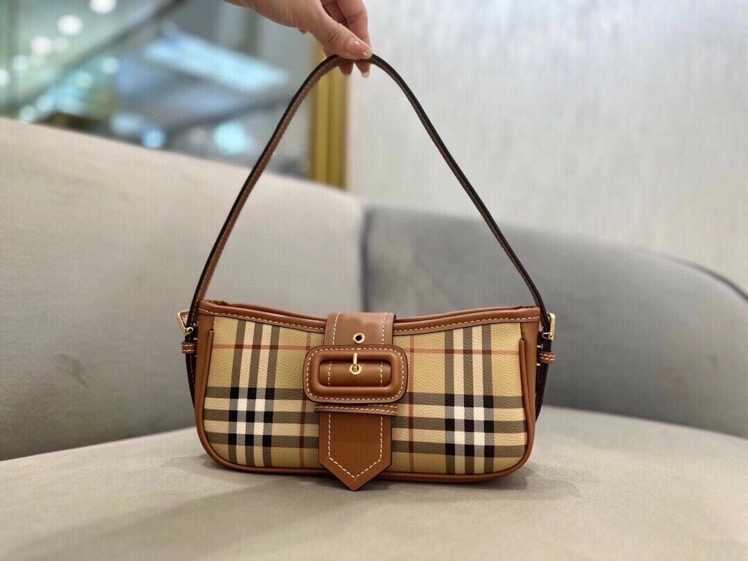 MOMO-- 80705631 item:D-B000A2427R