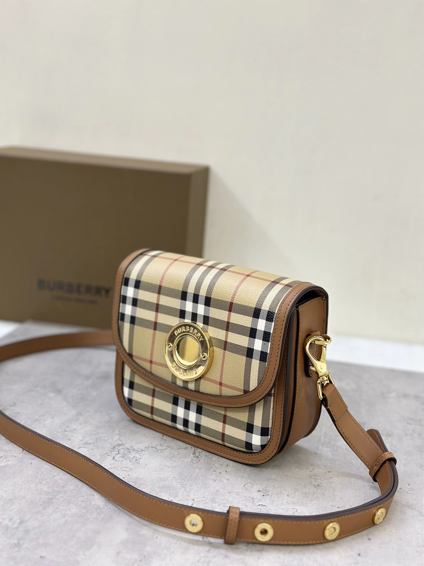MOMO-- 80713561 item:D-B278A2270R
