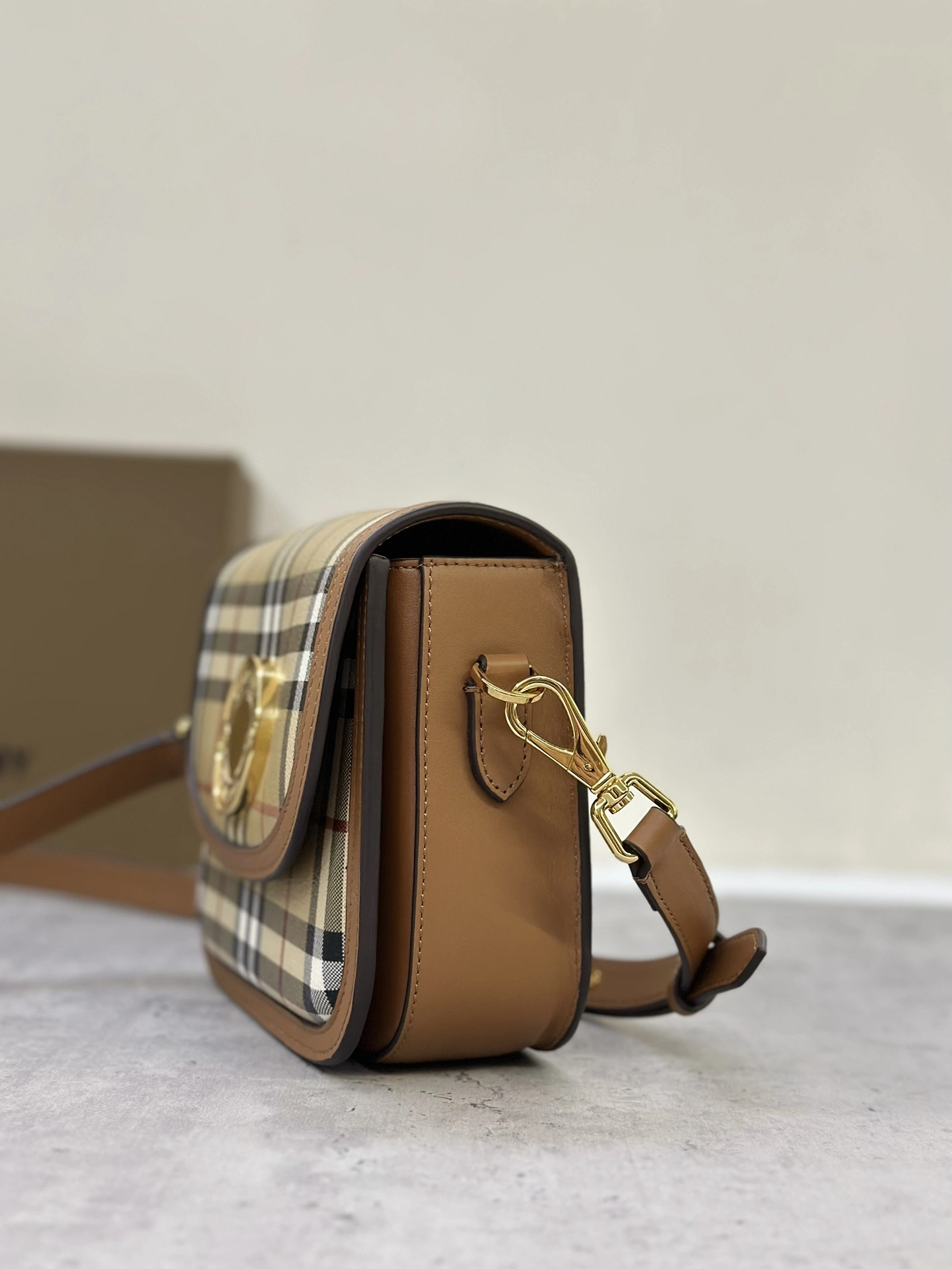 MOMO-- 80713561 item:D-B278A2270R