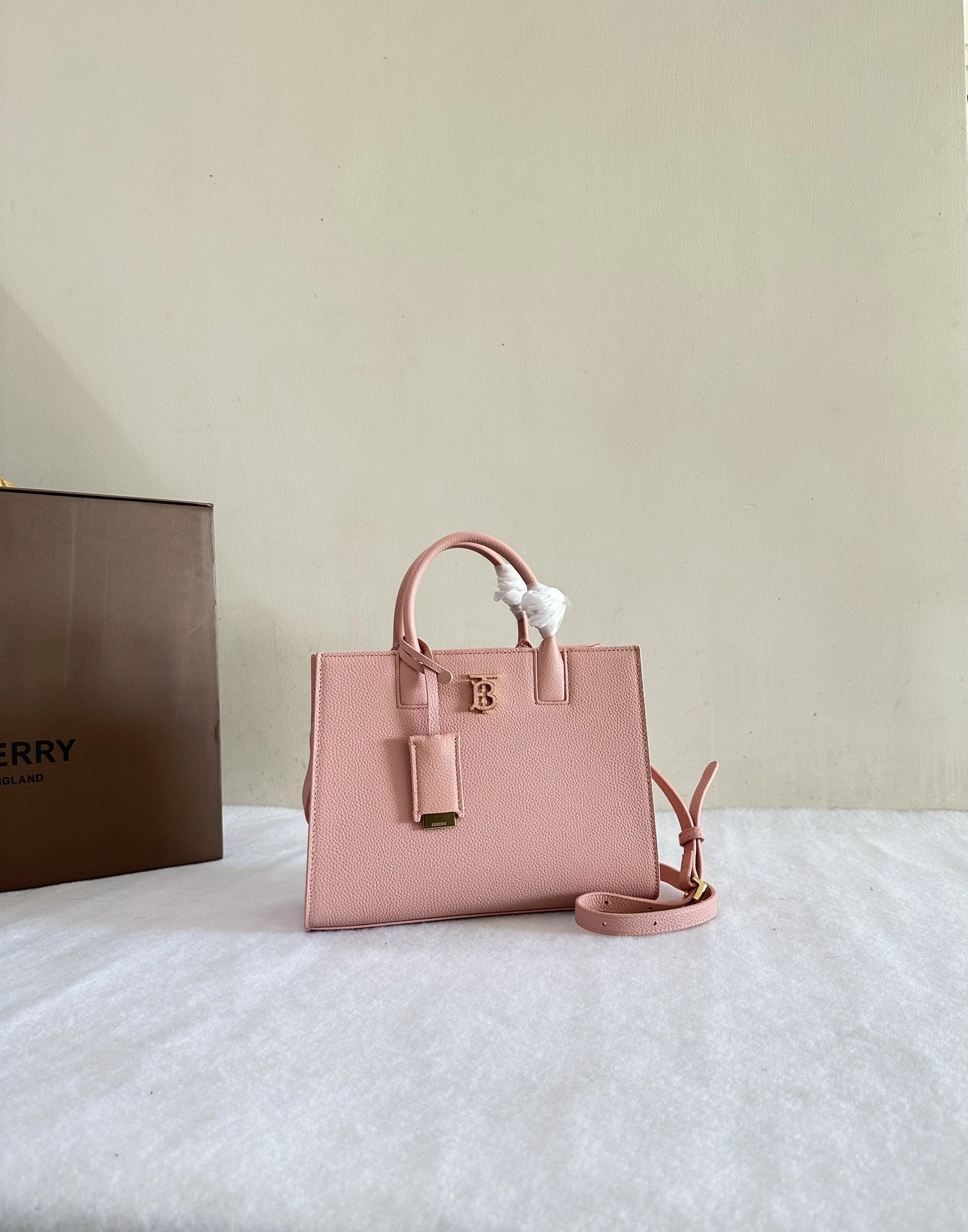 MOMO-- 8072513 item:D-B278A2247R