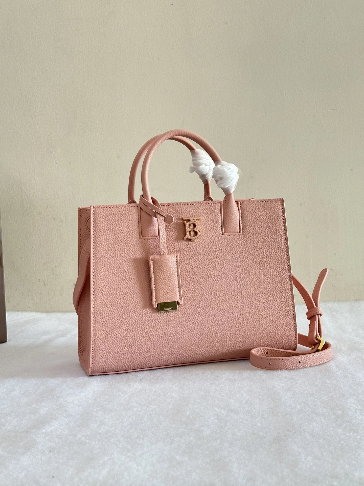 MOMO-- 8072513 item:D-B278A2247R