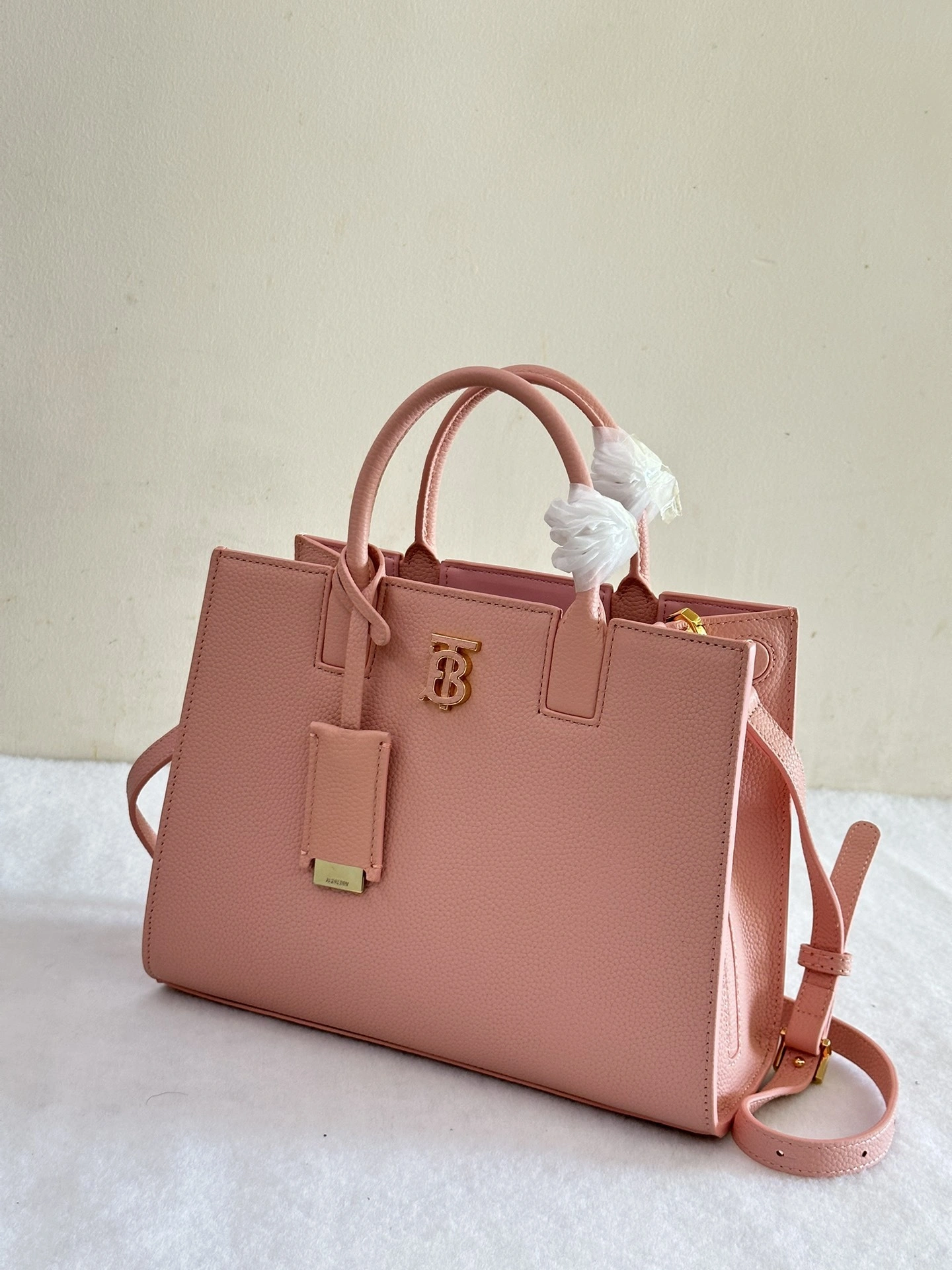 MOMO-- 8072513 item:D-B278A2247R