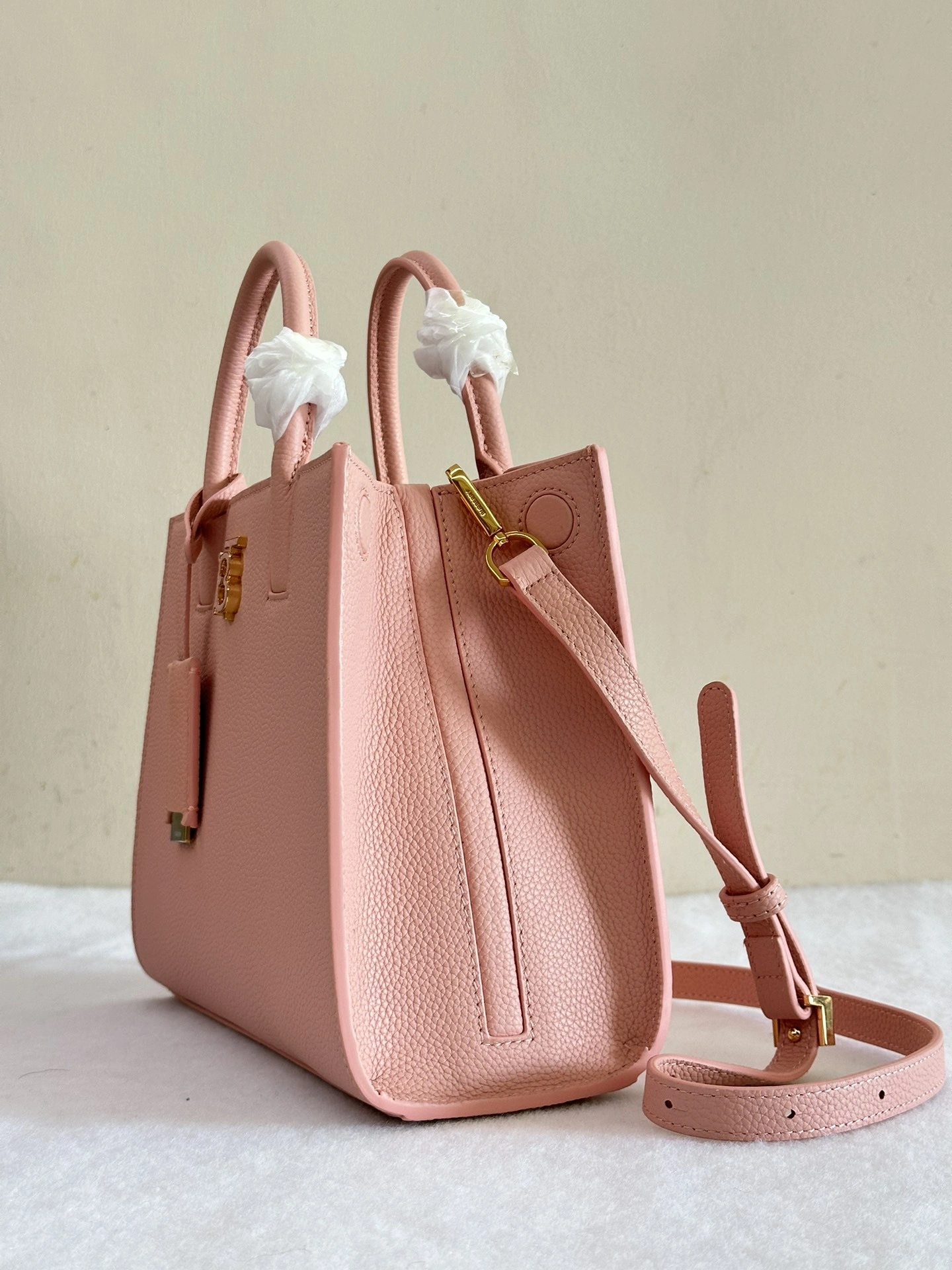 MOMO-- 8072513 item:D-B278A2247R