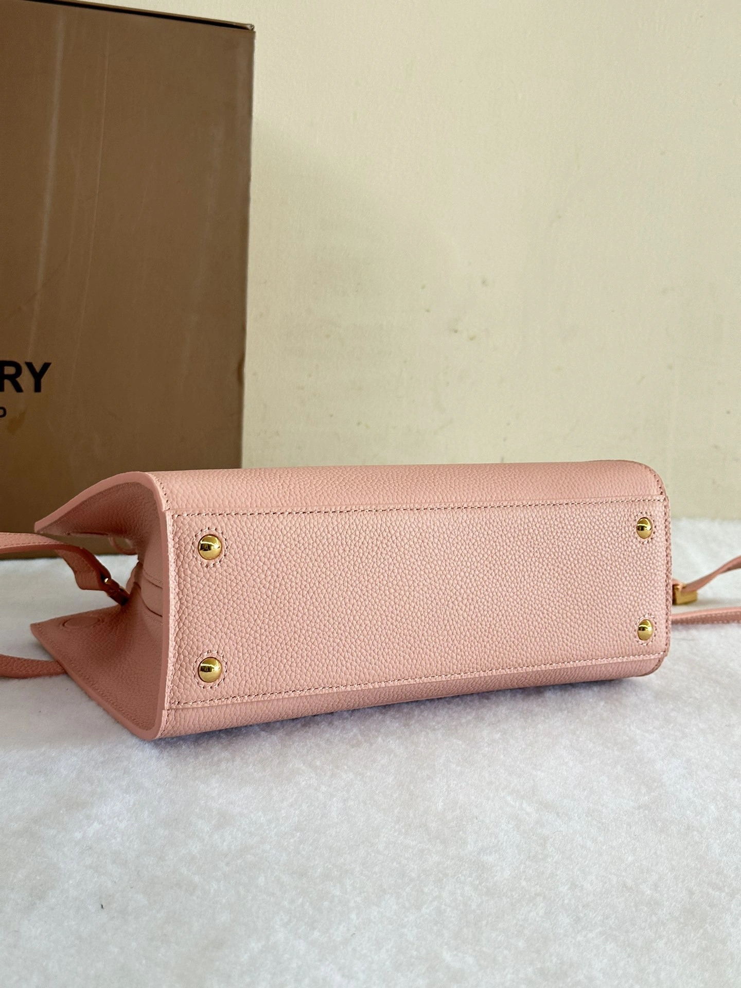 MOMO-- 8072513 item:D-B278A2247R
